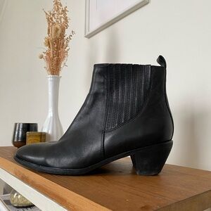 Ecco Black Ankle Boots Size EU 38